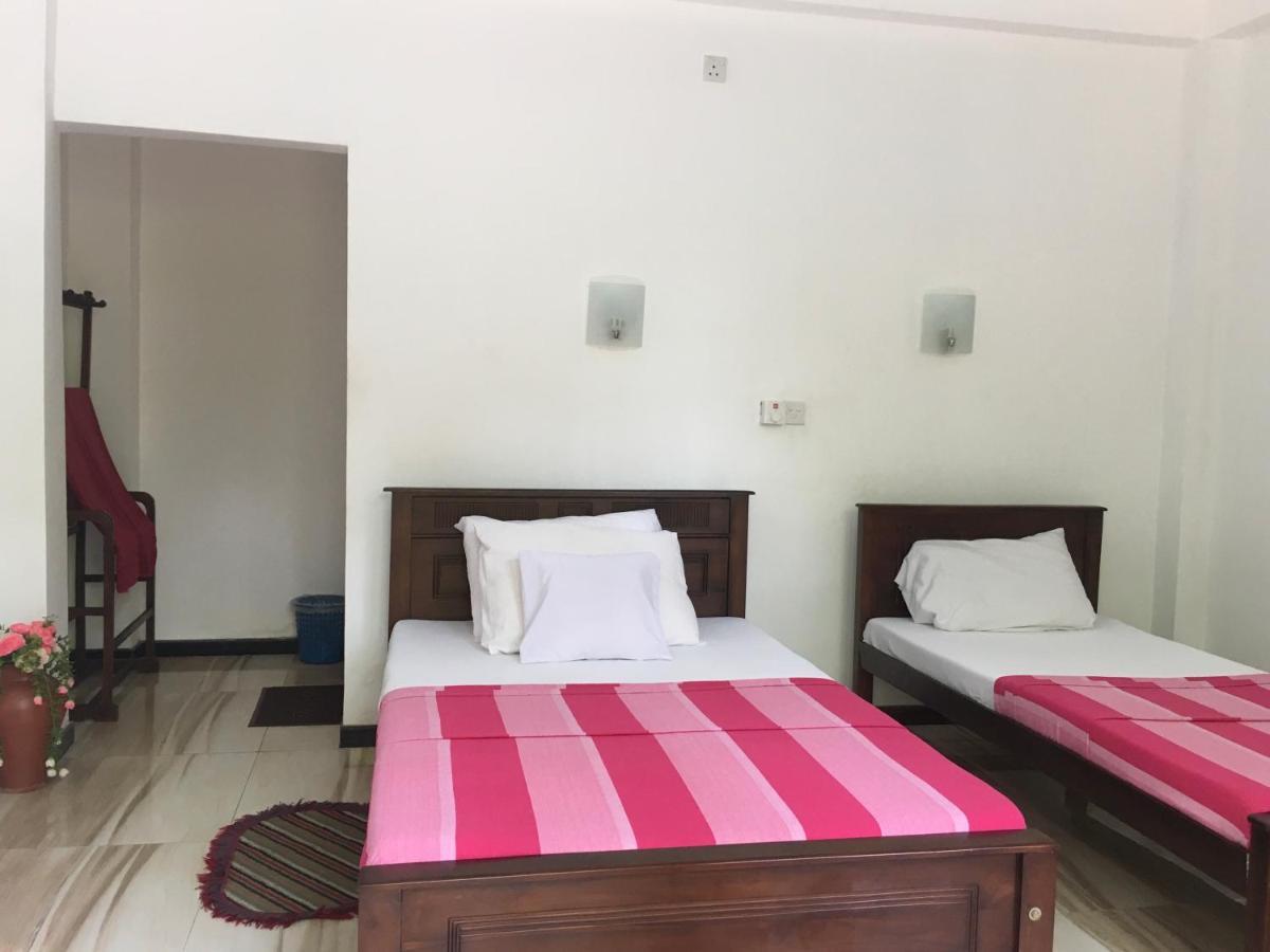Anthony Guesthouse ฮิกคาดูวา ภายนอก รูปภาพ