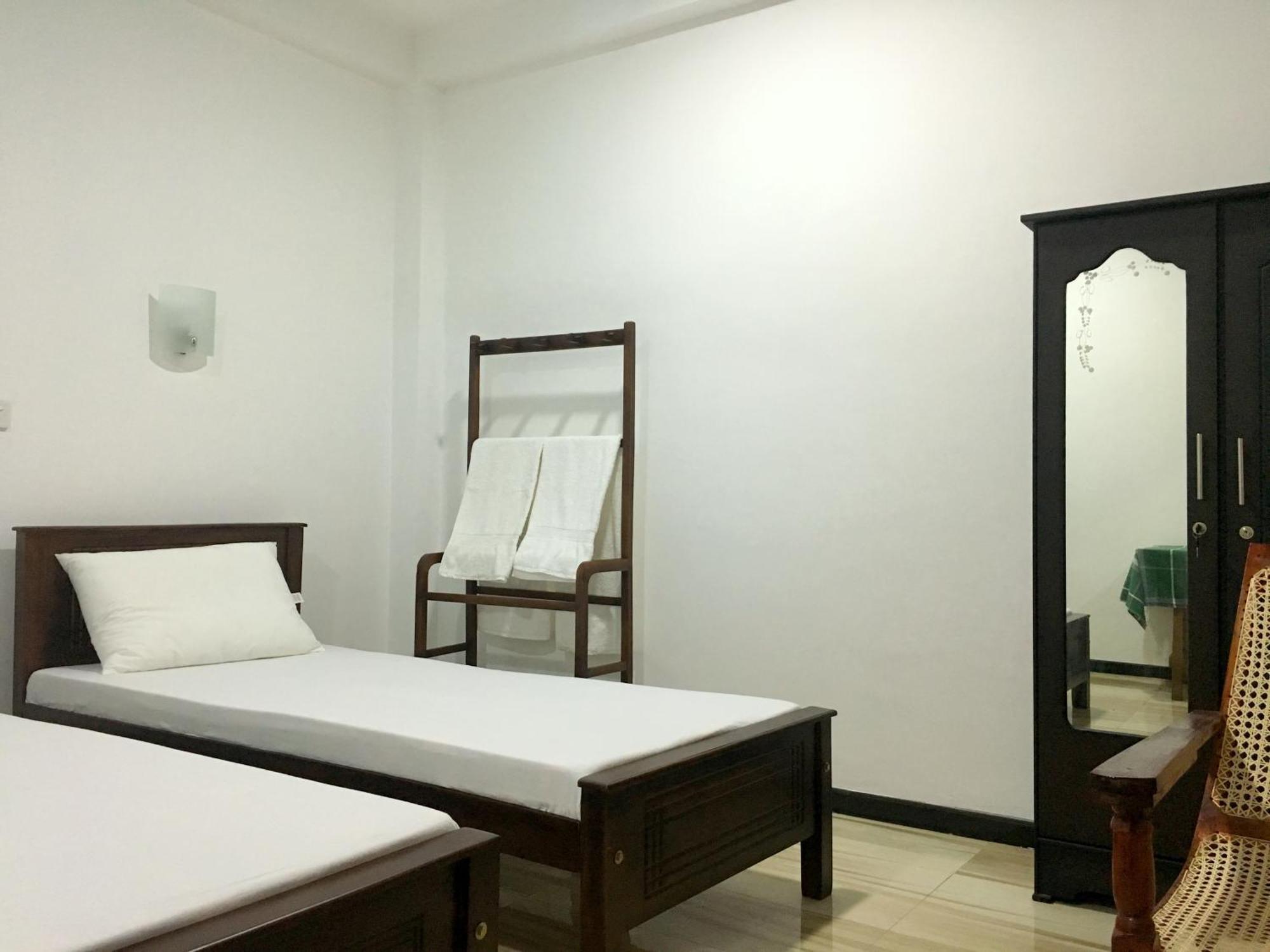 Anthony Guesthouse ฮิกคาดูวา ภายนอก รูปภาพ